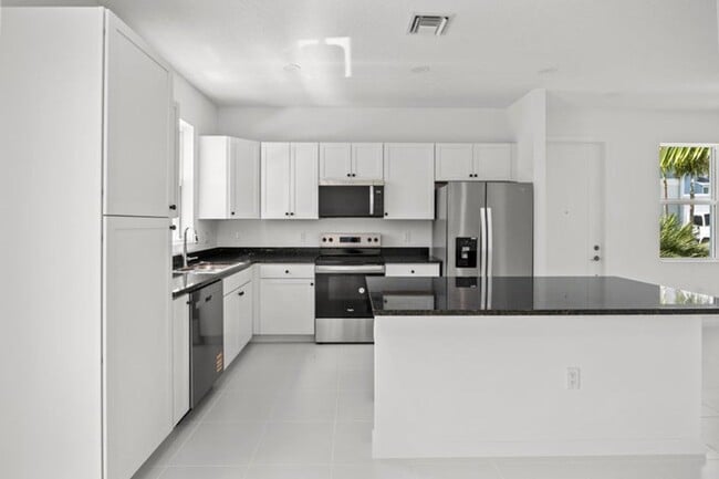 property at 4520 Longwood Lk Sq