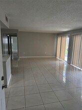 469 NE 207th Ln in Miami, FL - Building Photo - Building Photo