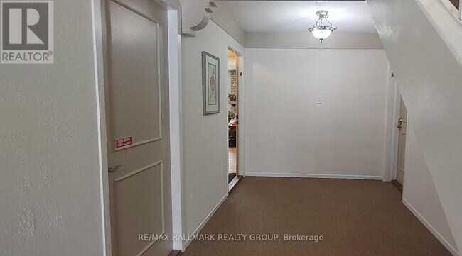 216 Equestrian Dr in Ottawa, ON - Building Photo - Building Photo