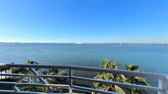 4981 Bacopa Ln S in St. Petersburg, FL - Building Photo