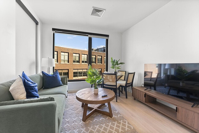 35 W 2nd St