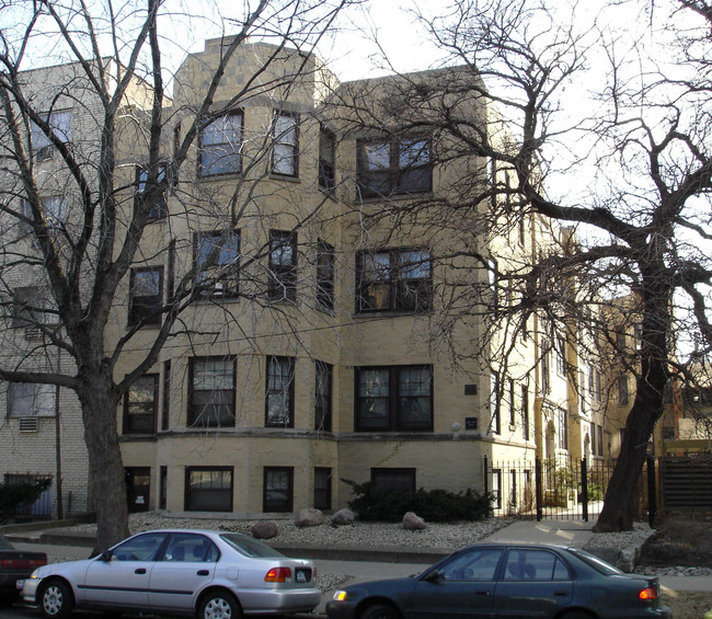 525 W Barry Ave in Chicago, IL - Foto de edificio - Building Photo