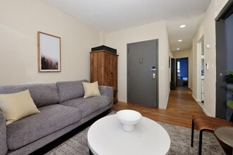 348 W 38th St in New York, NY - Building Photo - Building Photo