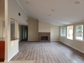 5853 McDonie Ave in Woodland Hills, CA - Building Photo - Building Photo