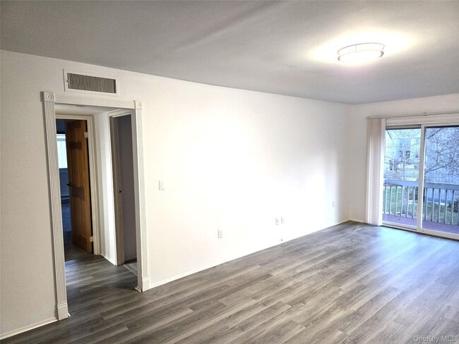 110 Sterling St in Beacon, NY - Building Photo - Building Photo