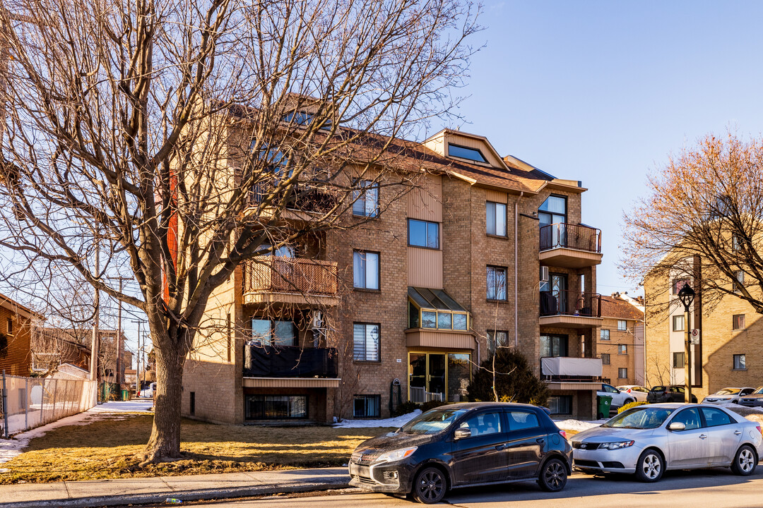 7805 René-Descartes Av in Montréal, QC - Building Photo