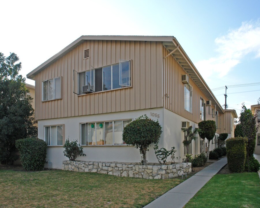 1055 S Wooster St in Los Angeles, CA - Building Photo