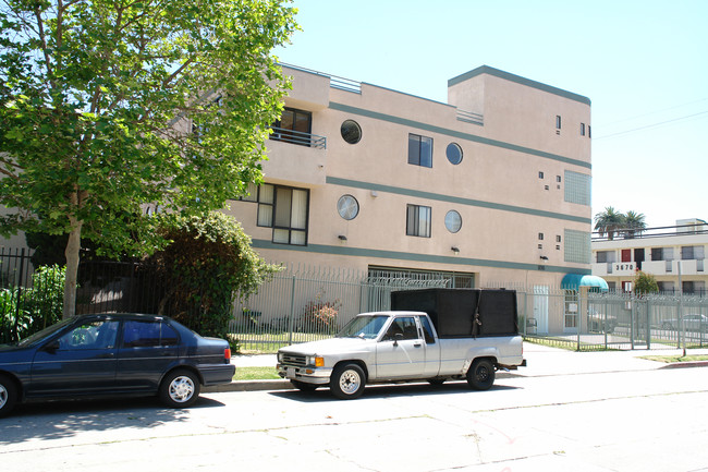 938 S Gramercy Pl in Los Angeles, CA - Building Photo - Building Photo