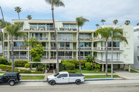 3901 E Livingston Dr in Long Beach, CA - Foto de edificio - Building Photo