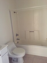 11336 Martha St, Unit #5 in North Hollywood, CA - Foto de edificio - Building Photo