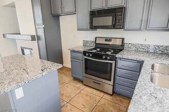 6024 Shadow Oak Dr in North Las Vegas, NV - Building Photo - Building Photo