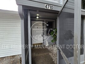 4710 Stonepointe Pl in Tampa, FL - Building Photo