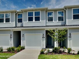 586 Holly Lks Dr in Orange Park, FL - Building Photo