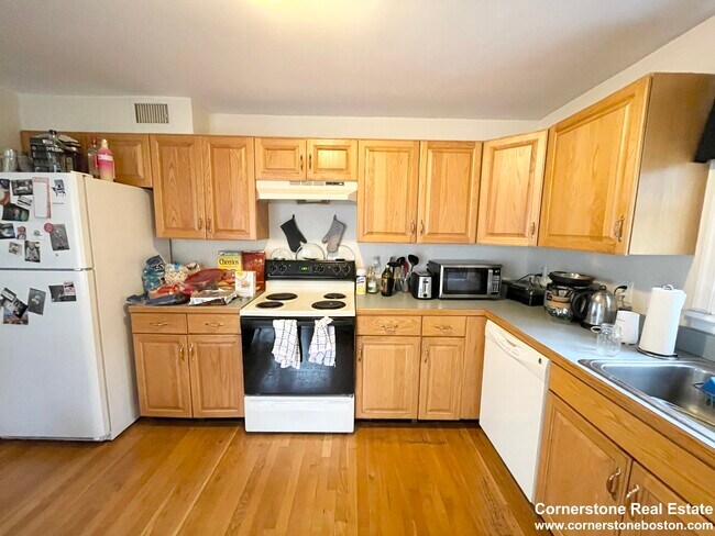 62 Hillside St, Unit 1 in Boston, MA - Foto de edificio - Building Photo