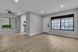 3097 W Cheryllyn Ln in Anaheim, CA - Building Photo - Building Photo