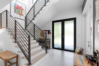 5960 SW 41st St in Miami, FL - Building Photo - Building Photo