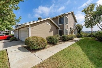 331 Windjammer Cir, Unit 2B-212 in Chula Vista, CA - Building Photo - Building Photo
