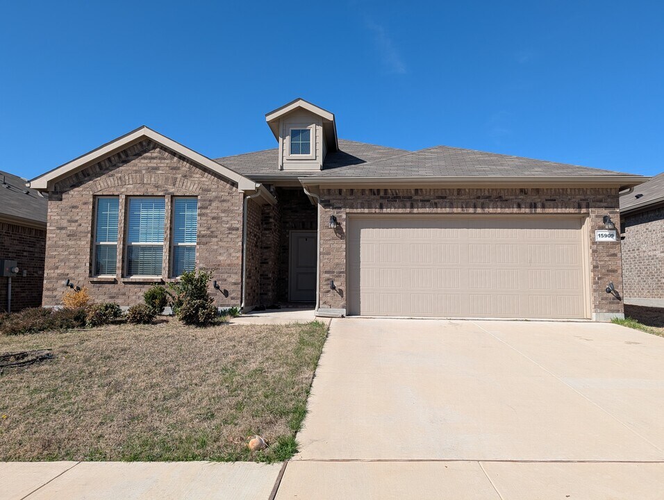 15909 Bronte Ln in Justin, TX - Building Photo
