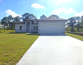 940 Sterling St E in Lehigh Acres, FL - Building Photo - Building Photo