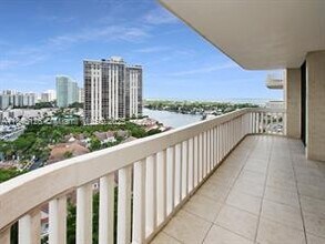 19355 Turnberry Way in Aventura, FL - Building Photo - Building Photo