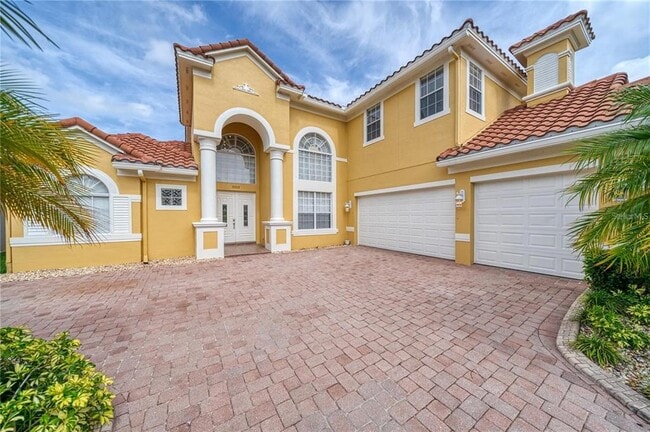 property at 2333 Pinehurst Ct