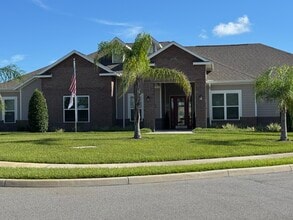 Promenade at Grande Park in Weeki Wachee, FL - Foto de edificio - Building Photo