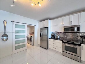 17050 N Bay Rd, Unit 605 in Sunny Isles Beach, FL - Building Photo - Building Photo