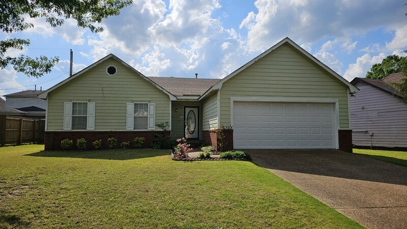 1593 Belle Trees Dr in Cordova, TN - Building Photo