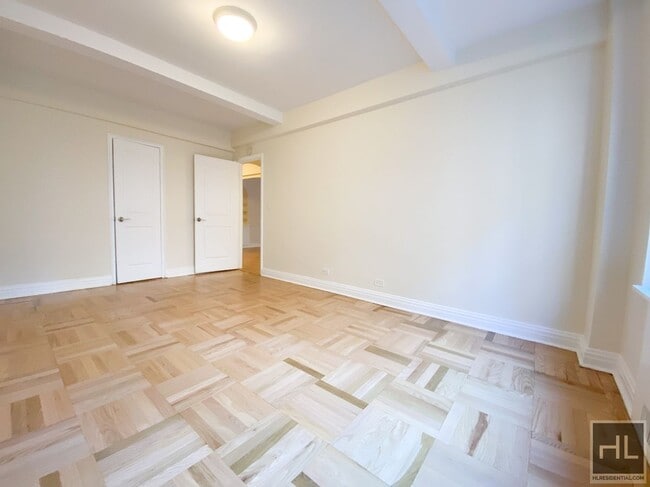 EAST 56 STREET in New York, NY - Building Photo - Building Photo