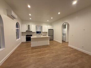 1332-1336 Burnside Ave in Los Angeles, CA - Building Photo - Building Photo