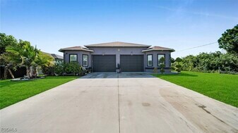 320 Homer Ave S in Lehigh Acres, FL - Building Photo