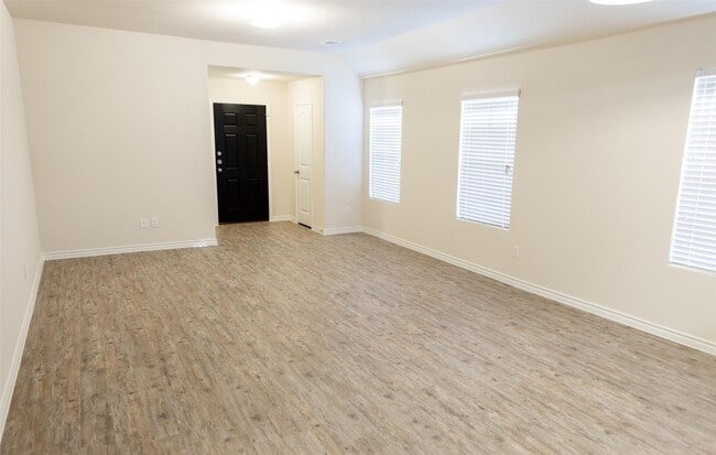 13815 Winding Path Ln