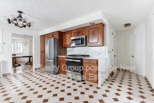 18 Bailey St in Everett, MA - Building Photo