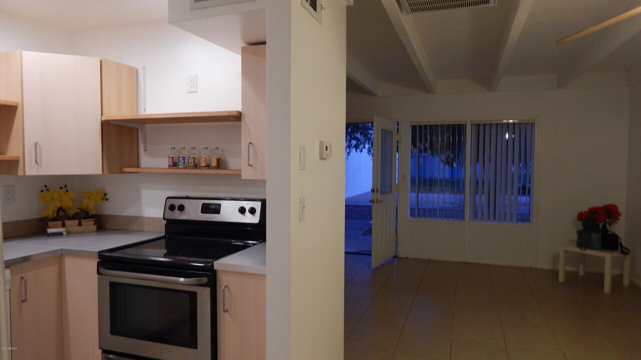 2015 S Granada Dr in Tempe, AZ - Building Photo