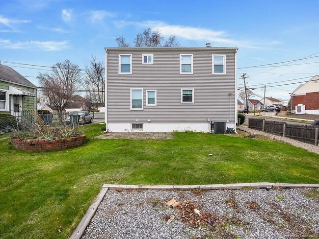2156 Madison Ave in Bridgeport, CT - Building Photo - Building Photo