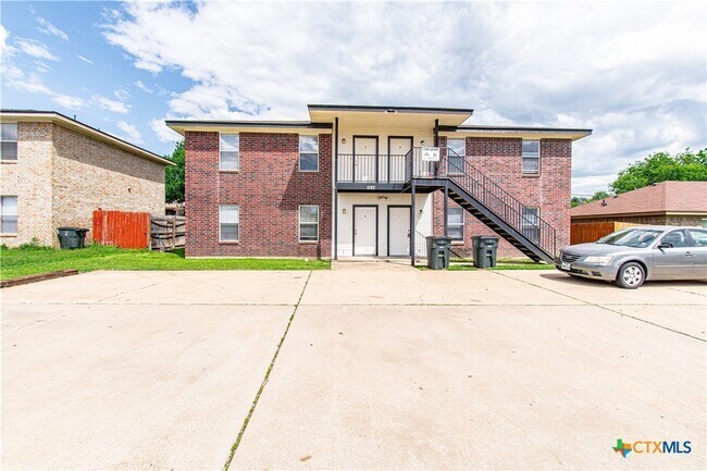property at 2014 Cedarhill Dr