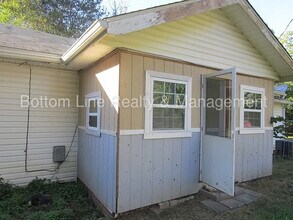 3912 Plainview Rd in Charlotte, NC - Building Photo - Building Photo