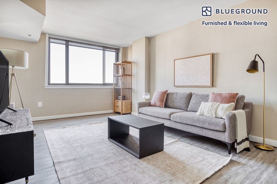 1200 N Veitch St-Unit -FL8-ID349 in Arlington, VA - Building Photo