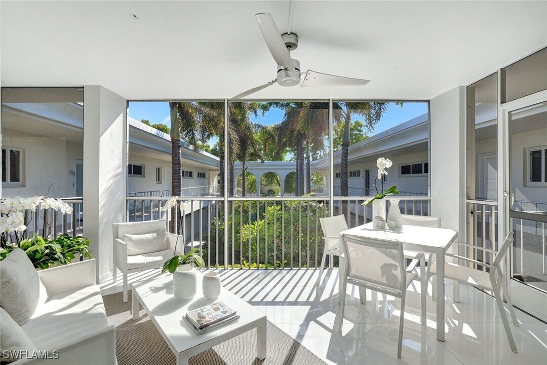 231 3rd Ave S in Naples, FL - Foto de edificio
