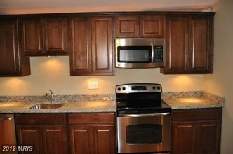 3378 Whipple Ct in Annandale, VA - Foto de edificio - Building Photo