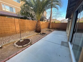 7965 Limestone Arch Ave in Las Vegas, NV - Foto de edificio - Building Photo