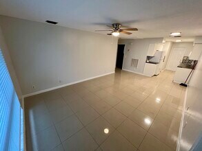 4421 Poinciana St, Unit 4 in Lauderdale-by-the-Sea, FL - Building Photo - Building Photo