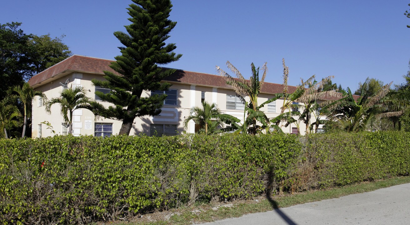 Selberg Apartments in Boynton Beach, FL - Building Photo