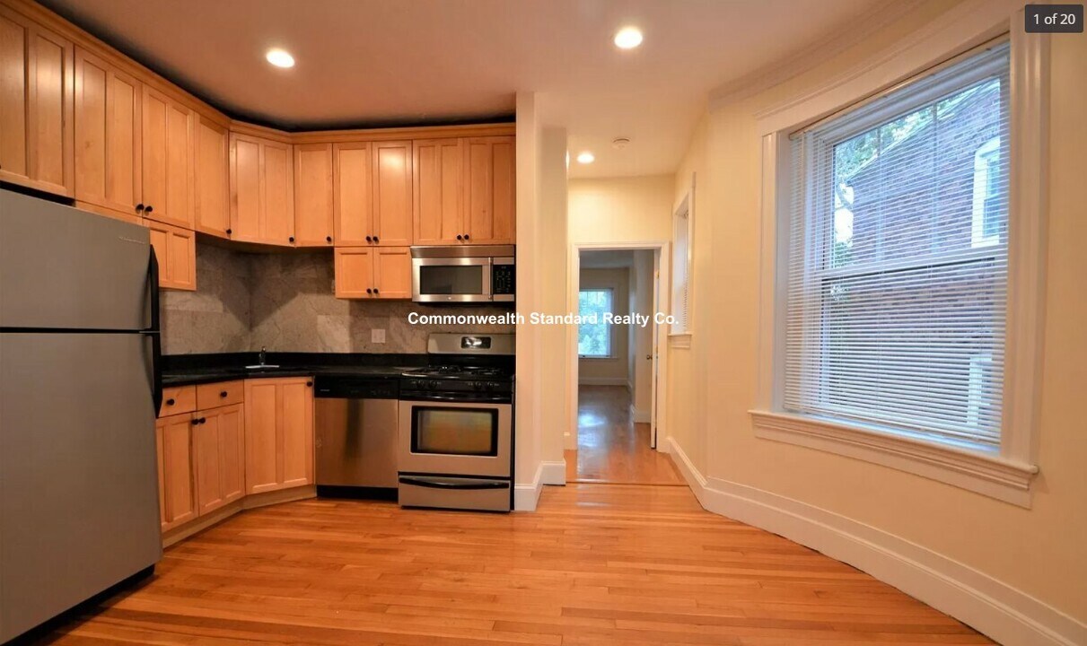 191 Winthrop Rd in Brookline, MA - Building Photo