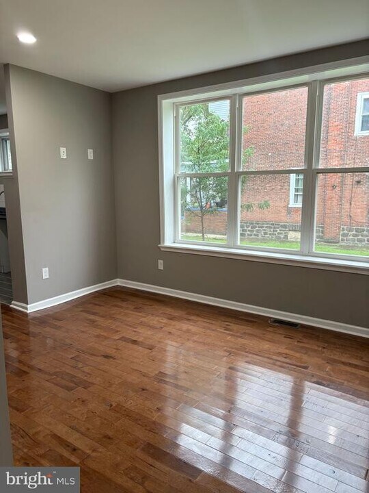 5932 Walnut St in Philadelphia, PA - Building Photo