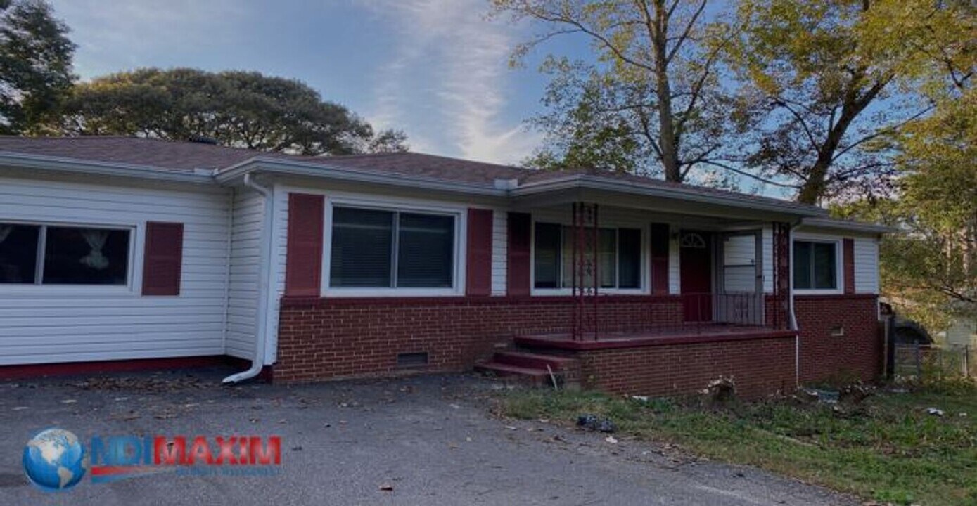 5106 White Blvd SW in Mableton, GA - Building Photo