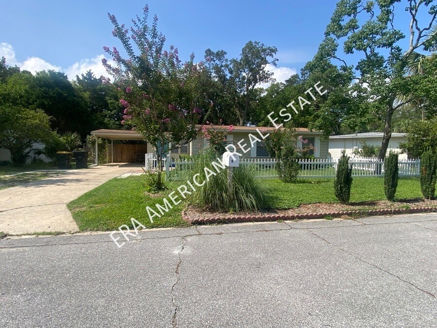 9 Okahatchee Cir SE in Fort Walton Beach, FL - Building Photo