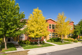 Farmington Crossing in Farmington, UT - Foto de edificio - Building Photo