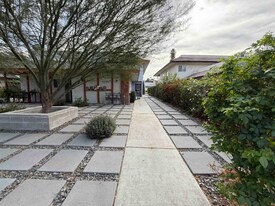 821 Karma Ct in Bakersfield, CA - Building Photo