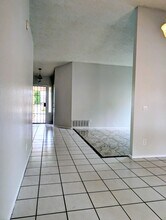 2524 Plaza Serena Dr, Unit 2 in Rialto, CA - Foto de edificio - Building Photo